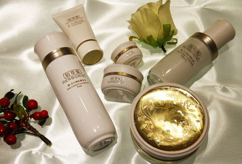 秋季化妝品節(jié)盛典來襲！多重福利搶先鎖定，專屬代金券手慢即無